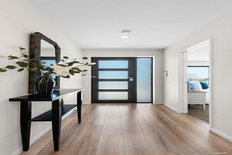 Photo of property in 23 Reserva Crescent, Kumeu, 0810