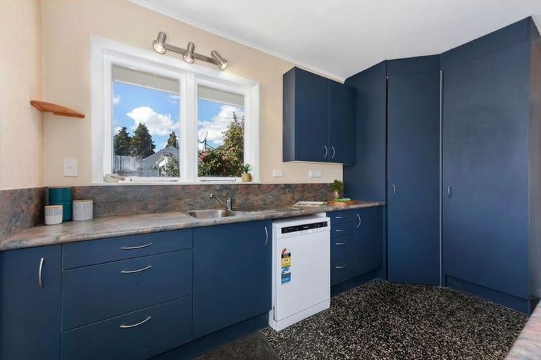 Photo of property in 2 Craig Grove, Elderslea, Upper Hutt, 5018