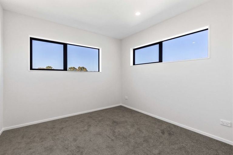 Photo of property in 32a Tupaki Place, Pakuranga Heights, Auckland, 2010