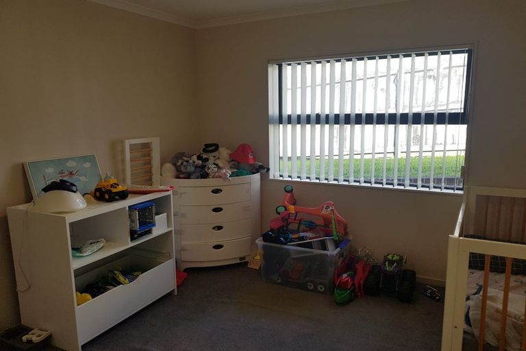 Photo of property in 70 Westgate Drive, Massey, Auckland, 0614
