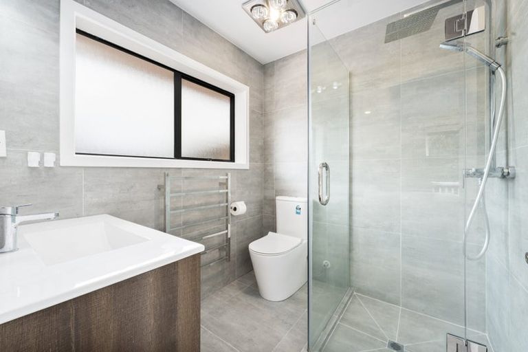 Photo of property in 14 Rhinevale Close, Henderson, Auckland, 0612