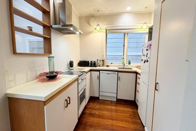 Photo of property in 92 Austin Street, Mount Victoria, Wellington, 6011