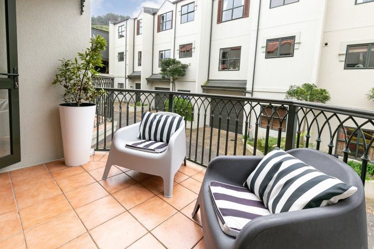 Photo of property in 83c Hill Street, Thorndon, Wellington, 6011