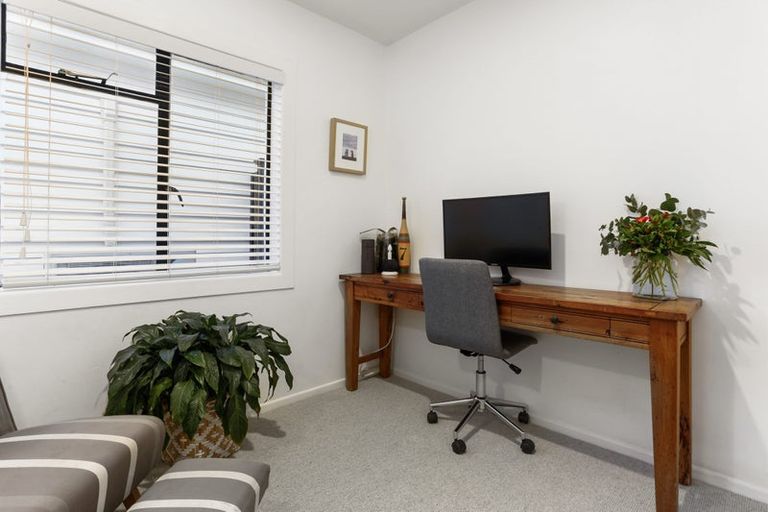 Photo of property in 156 Candia Road, Henderson Valley, Auckland, 0614