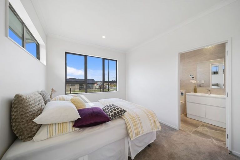 Photo of property in 2 Frazen Avenue, Papakura, 2110