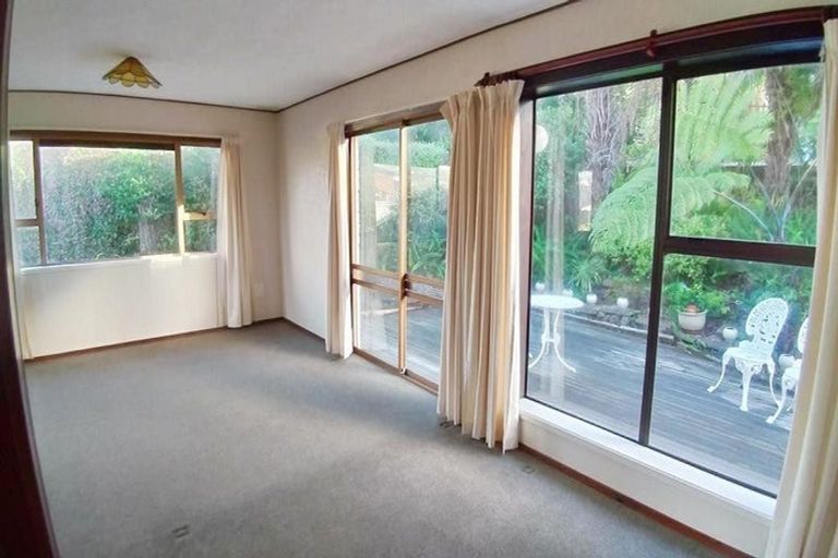 Photo of property in 2/9 Seaton Road, Murrays Bay, Auckland, 0630