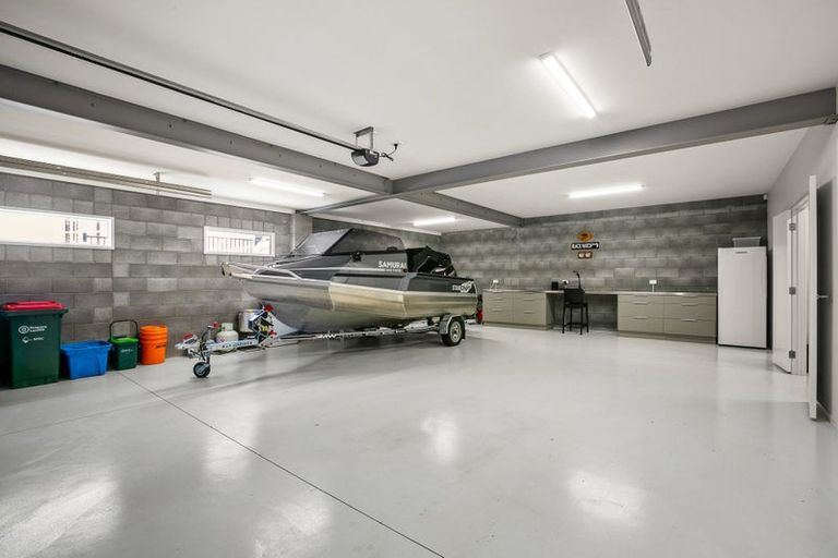 Photo of property in 11 Bayly Road, Moturoa, New Plymouth, 4310