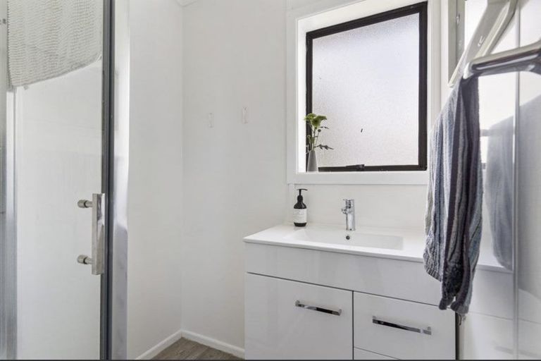 Photo of property in 1 Kohekohe Street, New Lynn, Auckland, 0600