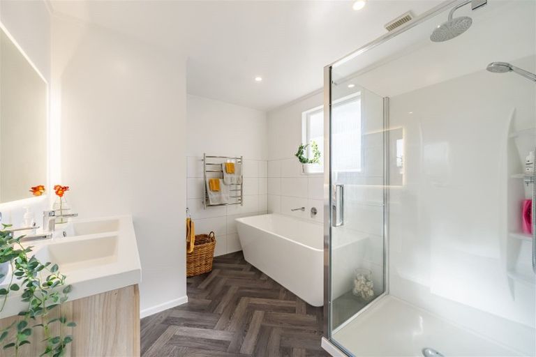 Photo of property in 1 Riverlea Way, Totara Park, Upper Hutt, 5018