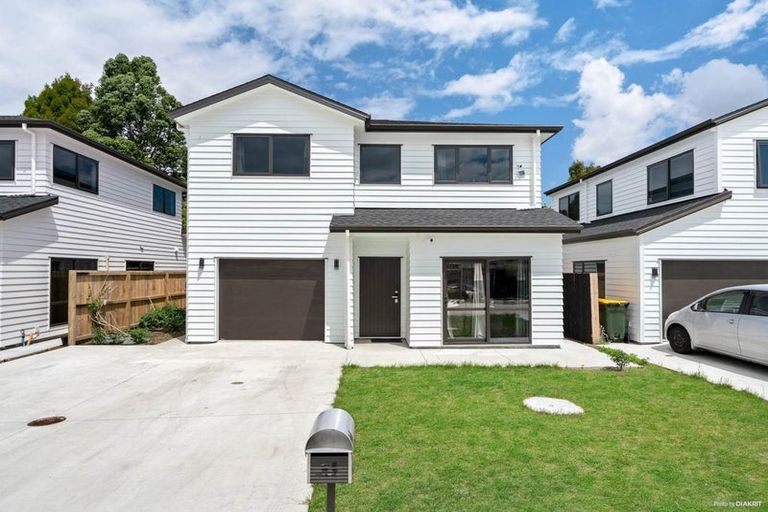 Photo of property in 11 Nagra Lane, Papakura, 2110