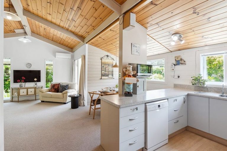 Photo of property in 12 Kowhai Grove, Waikanae, 5036