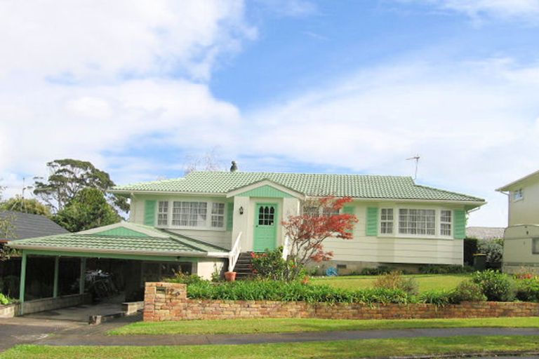 Photo of property in 12 Baringa Place, Botany Downs, Auckland, 2010
