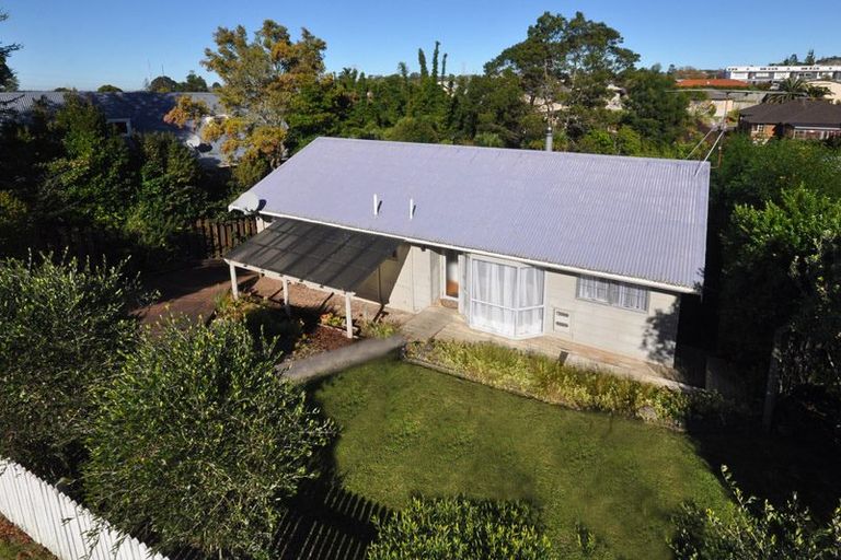 Photo of property in 81 Kemp Road, Massey, Auckland, 0614