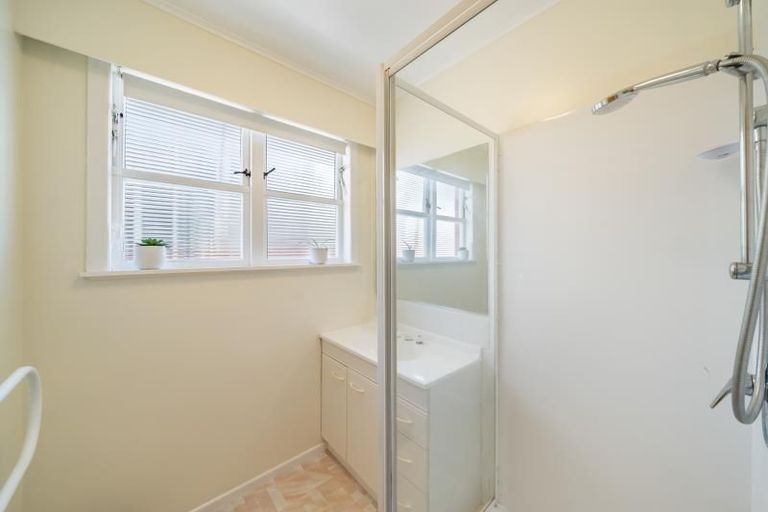 Photo of property in 33a Percy Cameron Street, Avalon, Lower Hutt, 5011