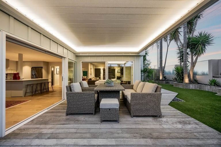 Photo of property in 9a Craig Road, Milford, Auckland, 0620