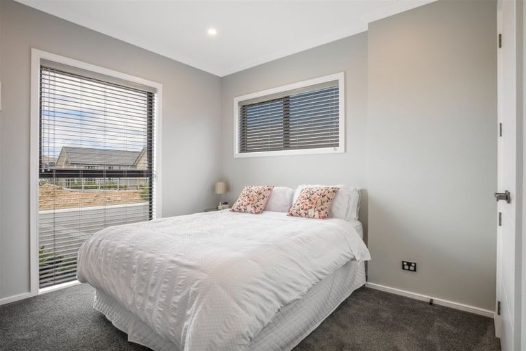 Photo of property in 4 Rotorua Grove, Aotea, Porirua, 5024