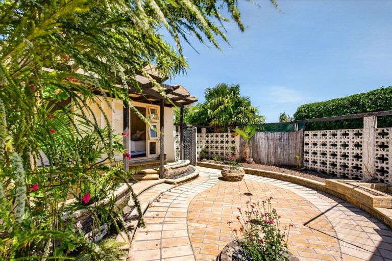 Photo of property in 68 Puketapu Road, Taradale, Napier, 4112