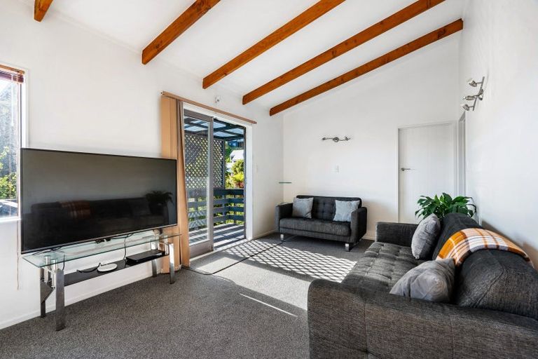 Photo of property in 94 Milton Road, Bluff Hill, Napier, 4110