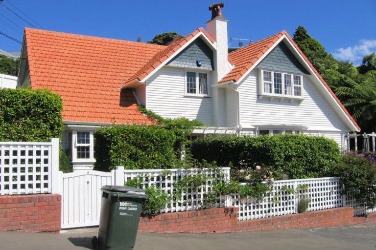 Photo of property in 46 Rawhiti Terrace, Kelburn, Wellington, 6012