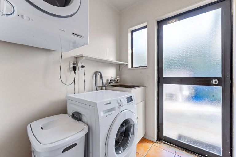 Photo of property in 45 Stillwater Crescent, Stillwater, Silverdale, 0993