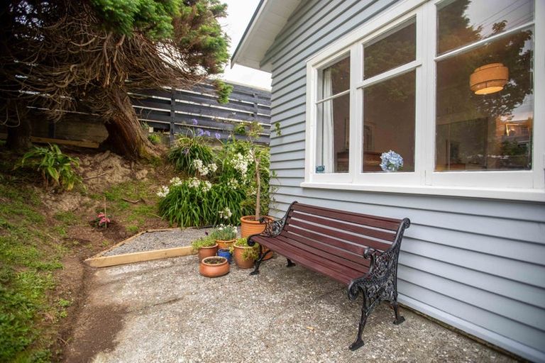 Photo of property in 50 Maungaraki Road, Korokoro, Lower Hutt, 5012