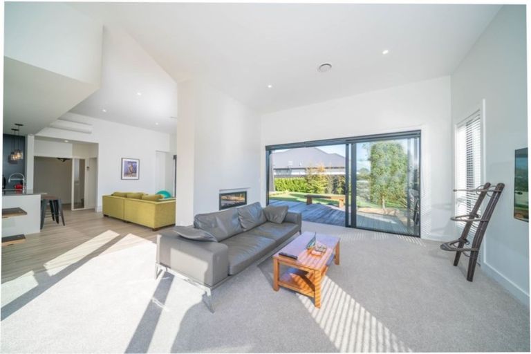 Photo of property in 2 Wallace Crescent, Prebbleton, 7604