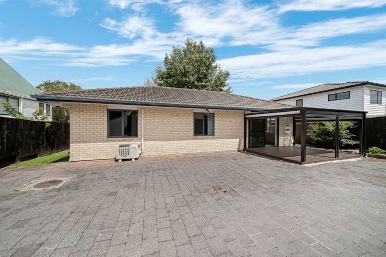 Photo of property in 69a Awaroa Road, Sunnyvale, Auckland, 0612