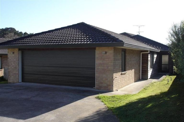 Photo of property in 1/5 Saint Leger Crescent, Huntington Park, Auckland, 2013