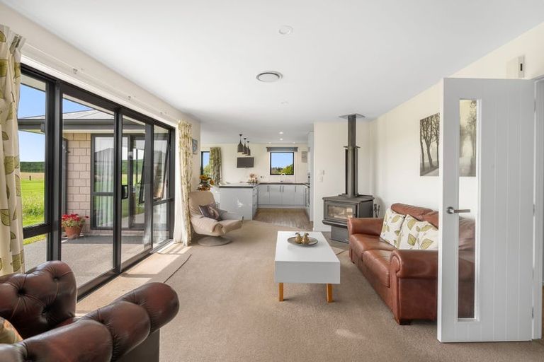 Photo of property in 24 Whitcombe Place, Darfield, 7571