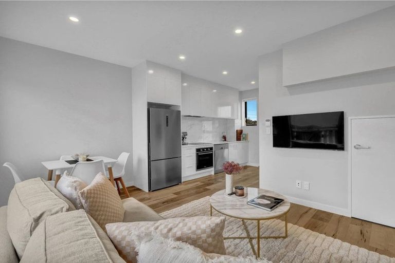 Photo of property in 5/86 Fred Taylor Drive, Westgate, Auckland, 0814