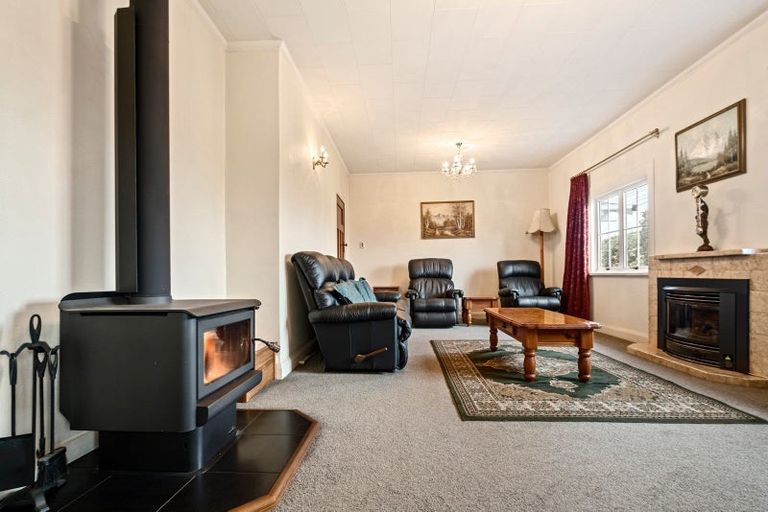 Photo of property in 220 Mangorei Road, Merrilands, New Plymouth, 4312