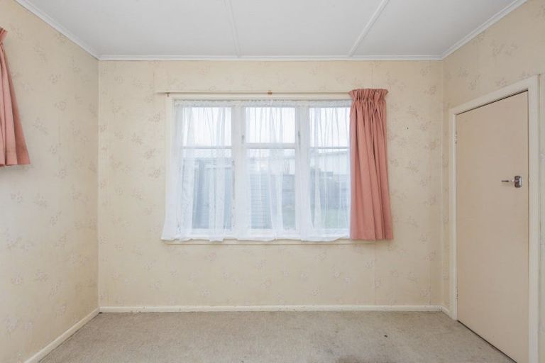 Photo of property in 2/13 Puketapu Road, Taradale, Napier, 4112