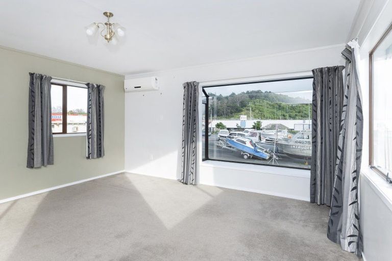 Photo of property in 65 Esplanade, Kaiti, Gisborne, 4010