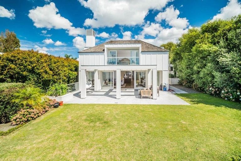 Photo of property in 35 View Road, Campbells Bay, Auckland, 0630