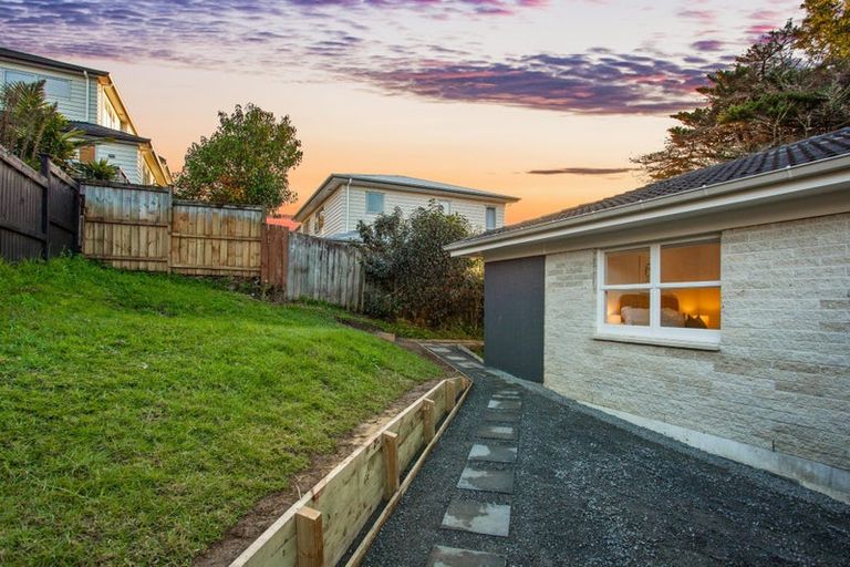 Photo of property in 28b Kathleen Street, Totara Vale, Auckland, 0627