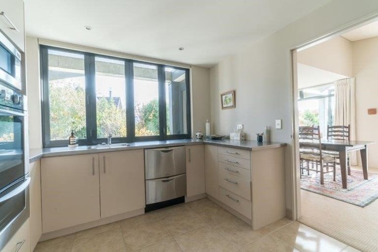 Photo of property in 1 Waimana Place, Wanaka, 9305