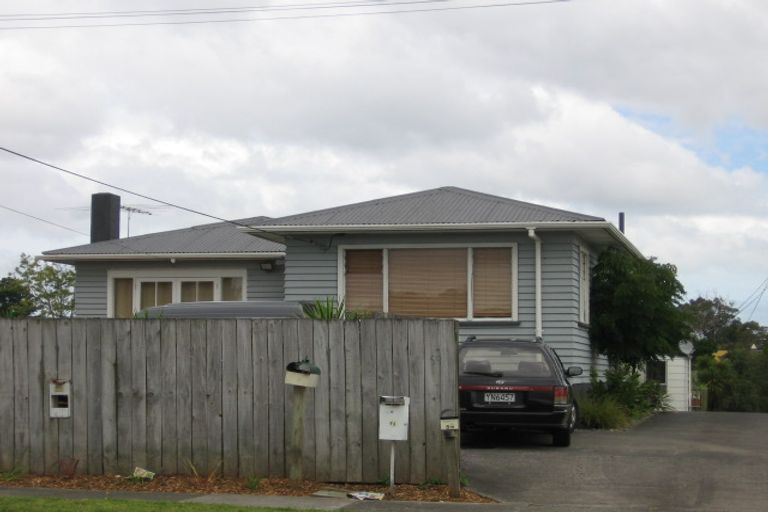 Photo of property in 1/59 Beach Haven Road, Beach Haven, Auckland, 0626