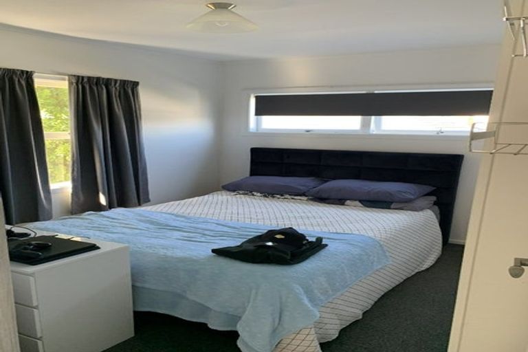 Photo of property in 2/3 Elliott Avenue, Bayview, Auckland, 0629
