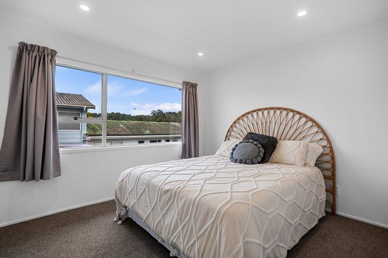 Photo of property in 2/131 Lynn Road, Bayview, Auckland, 0629