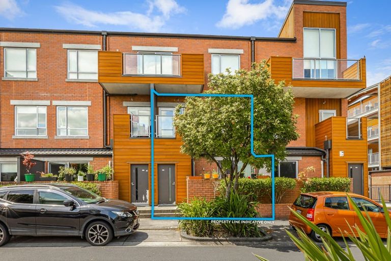 Photo of property in 2/160c Hobsonville Point Road, Hobsonville, Auckland, 0616