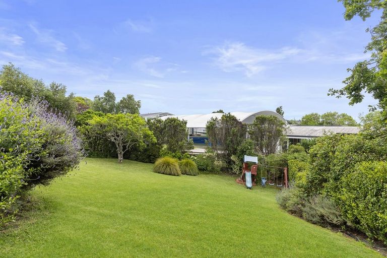 Photo of property in 104 Mellons Bay Road, Mellons Bay, Auckland, 2014
