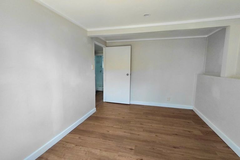 Photo of property in 1/30 Chislehurst Street, Henderson, Auckland, 0612