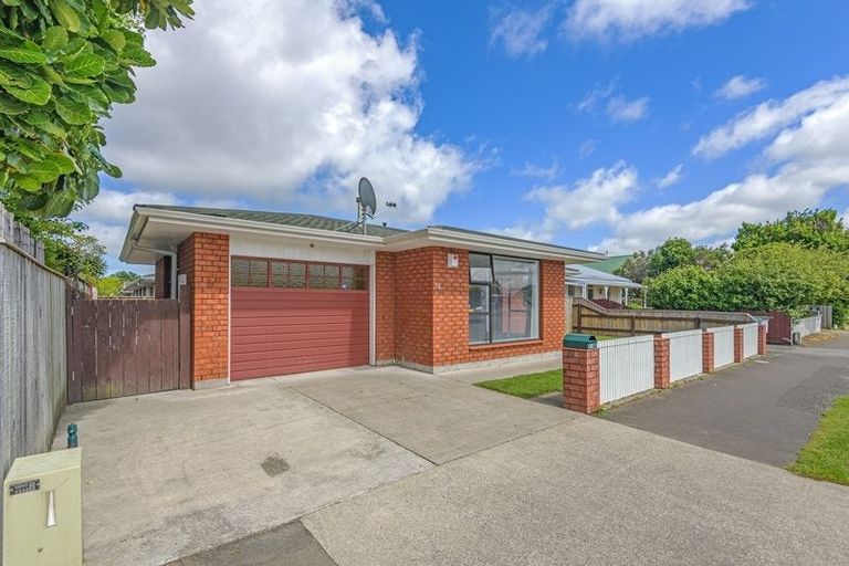 Photo of property in 74 Albert Street, Palmerston North, 4414