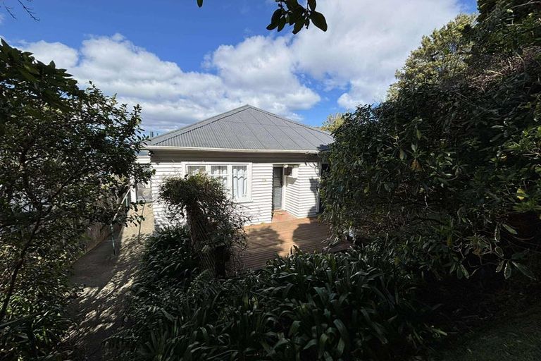 Photo of property in 11 Alexandra Road, Roseneath, Wellington, 6021
