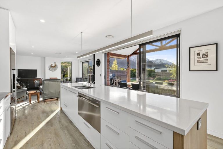 Photo of property in 12 Sapphire Spring Rise, Wanaka, 9305