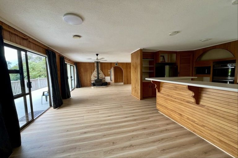 Photo of property in 18 Wade River Road, Stanmore Bay, Whangaparaoa, 0932