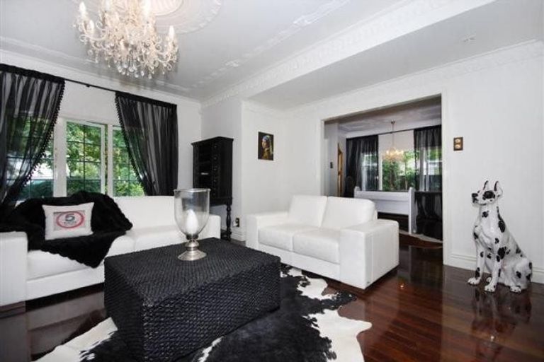 Photo of property in 18 Nikau Street, Eastbourne, Lower Hutt, 5013