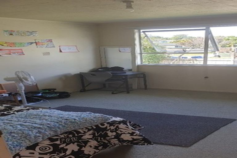 Photo of property in 24 Serwayne Place, Sunnyvale, Auckland, 0612