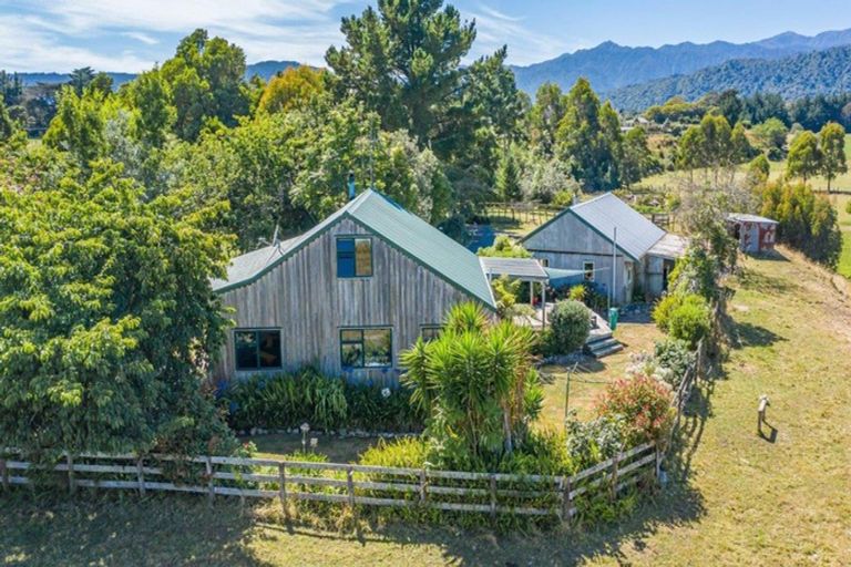 Photo of property in 358 Kimberley Road, Levin, 5571