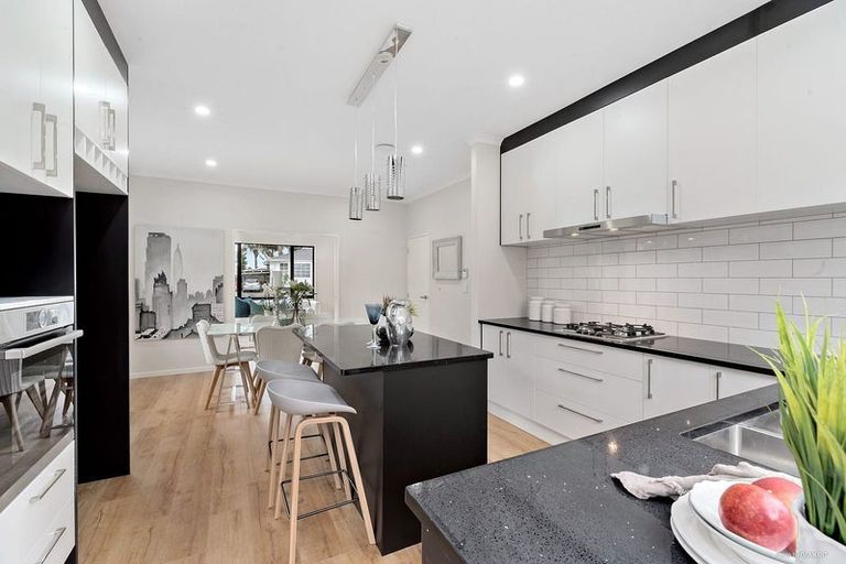 Photo of property in 24 Reelick Avenue, Pakuranga Heights, Auckland, 2010